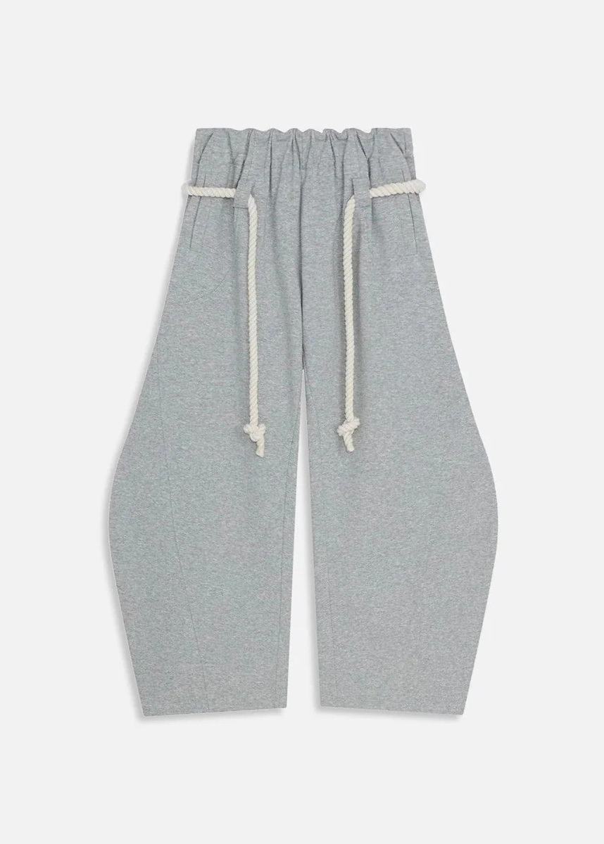 Trendy women's barrel leg sweatpants. High waist, modern baggy style for casual and streetwear looks.