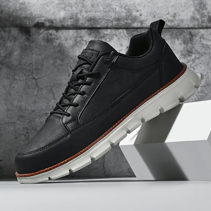 Everyday comfort men's walking shoes. Durable & stylish casual sneakers, ideal for versatile daily wear.