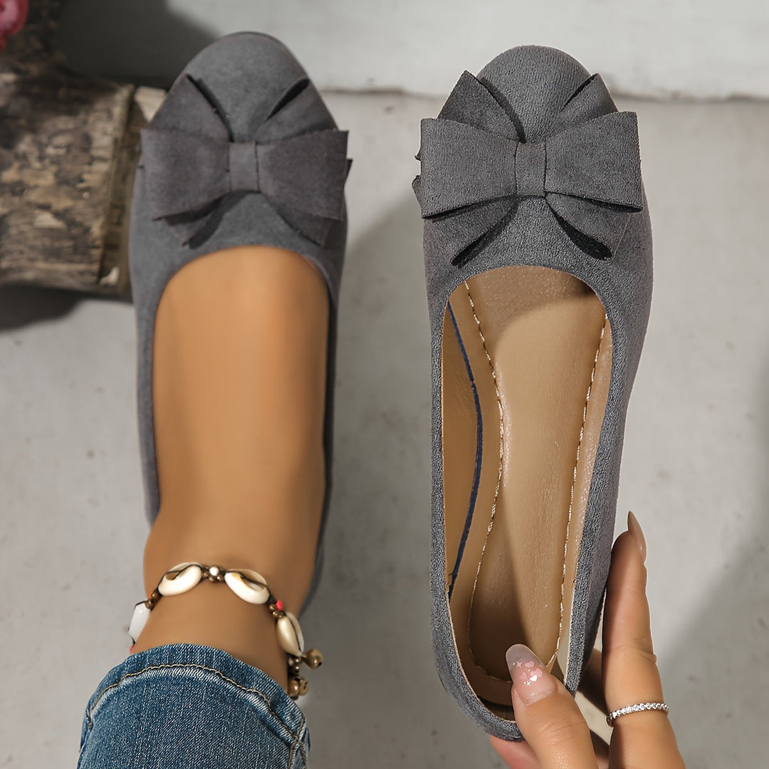 Elegant women's flats with orthopedic benefits for active lifestyles.