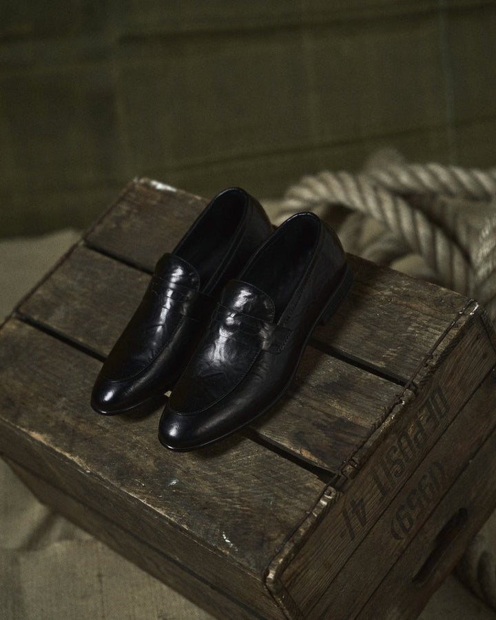 Men's Verona slip-on loafers in black, showcasing elegant design for formal events.