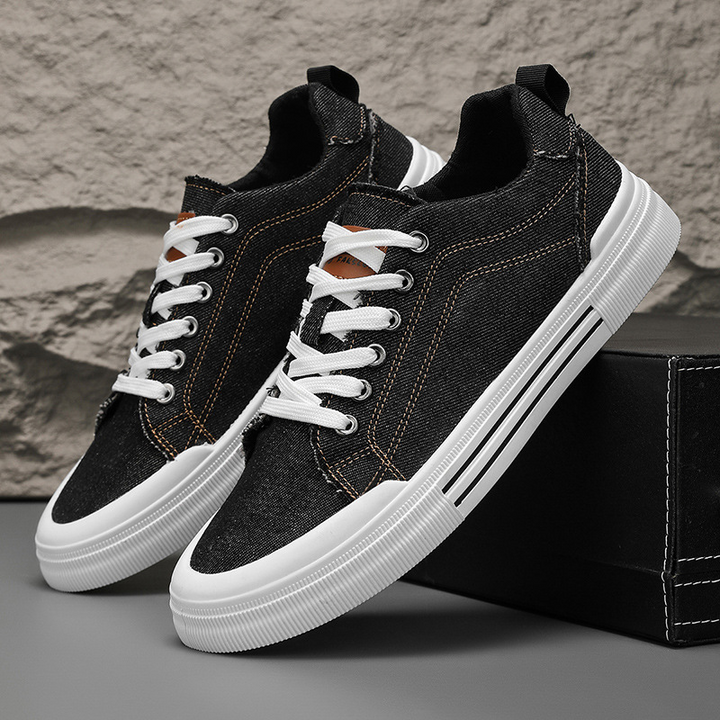 Modern men's low-top sneakers, stylish urban footwear for daily street wear comfort.