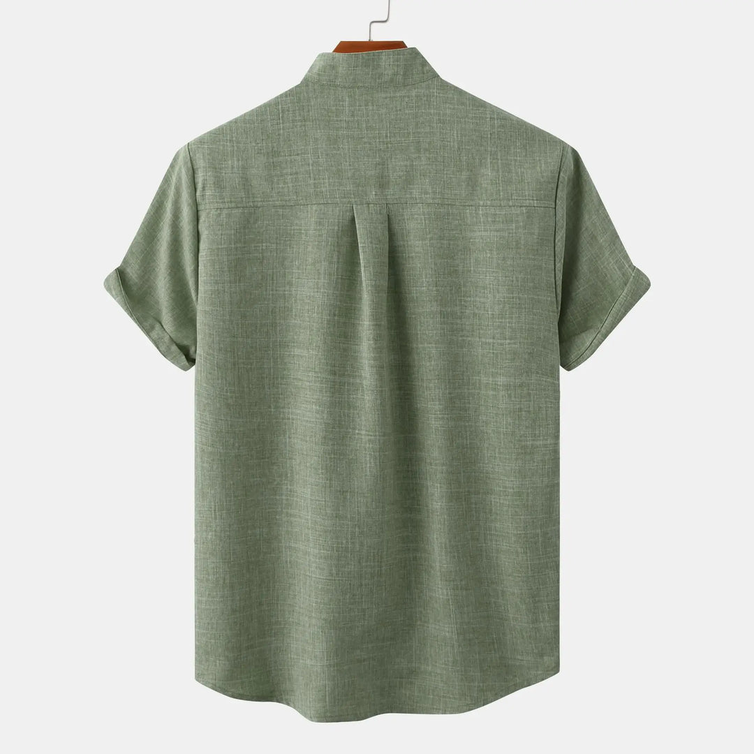 Versatile men's relaxed-fit summer shirt, easy care button-up, ideal for casual warm-weather fashion.