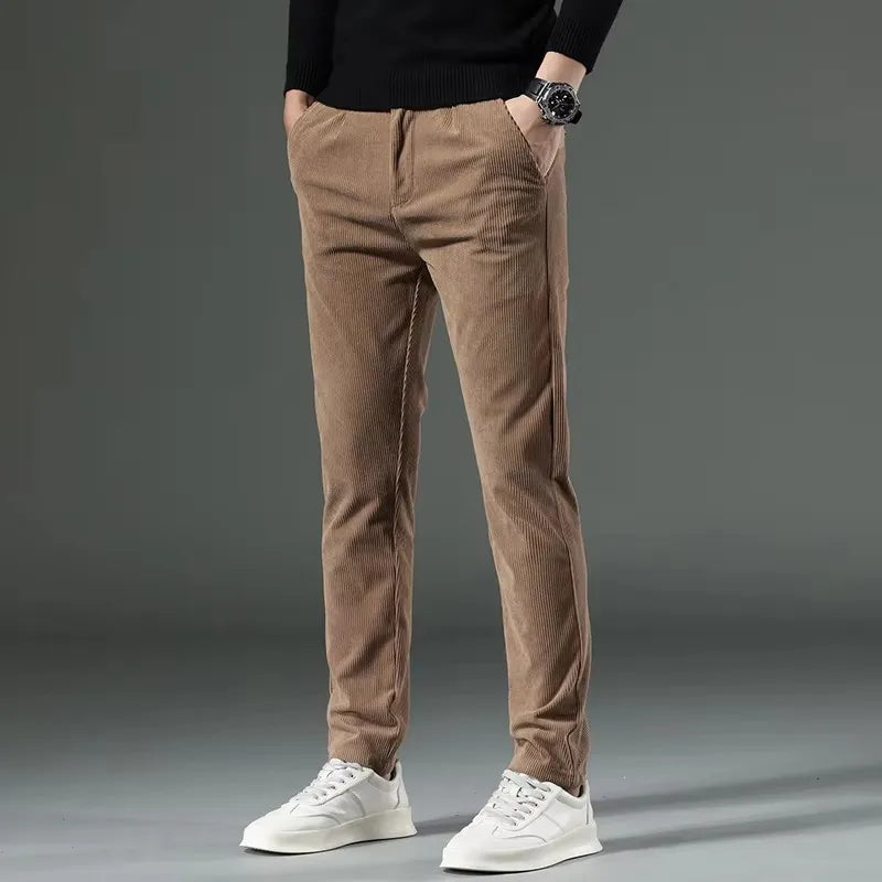 Versatile men's brown stretch tailored pants, effortlessly sharp style for any occasion.