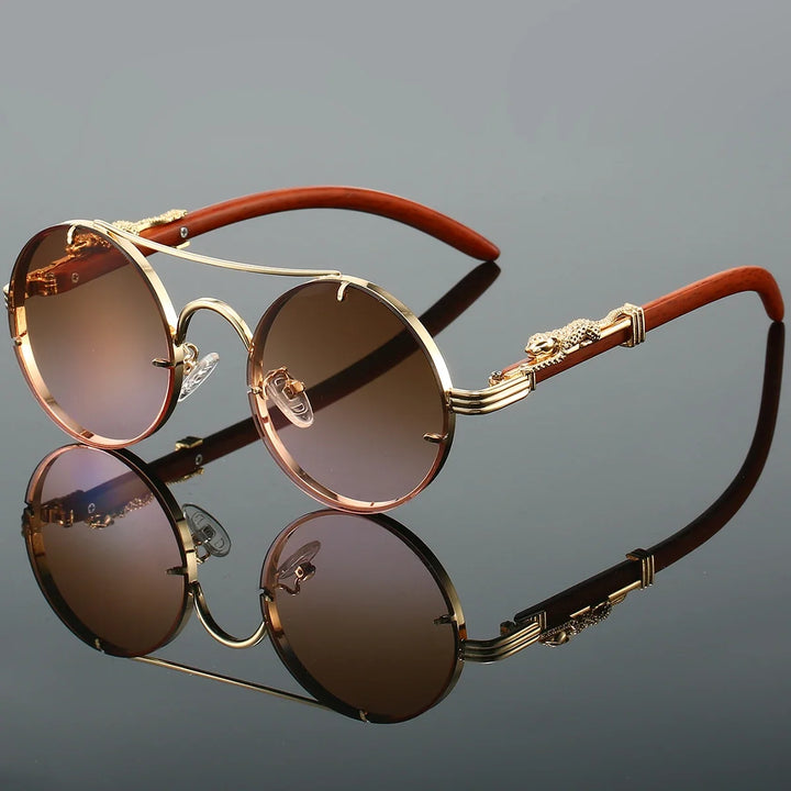 Stylish unisex round sunglasses, offering full UV protection. A fashionable accessory for all genders.
