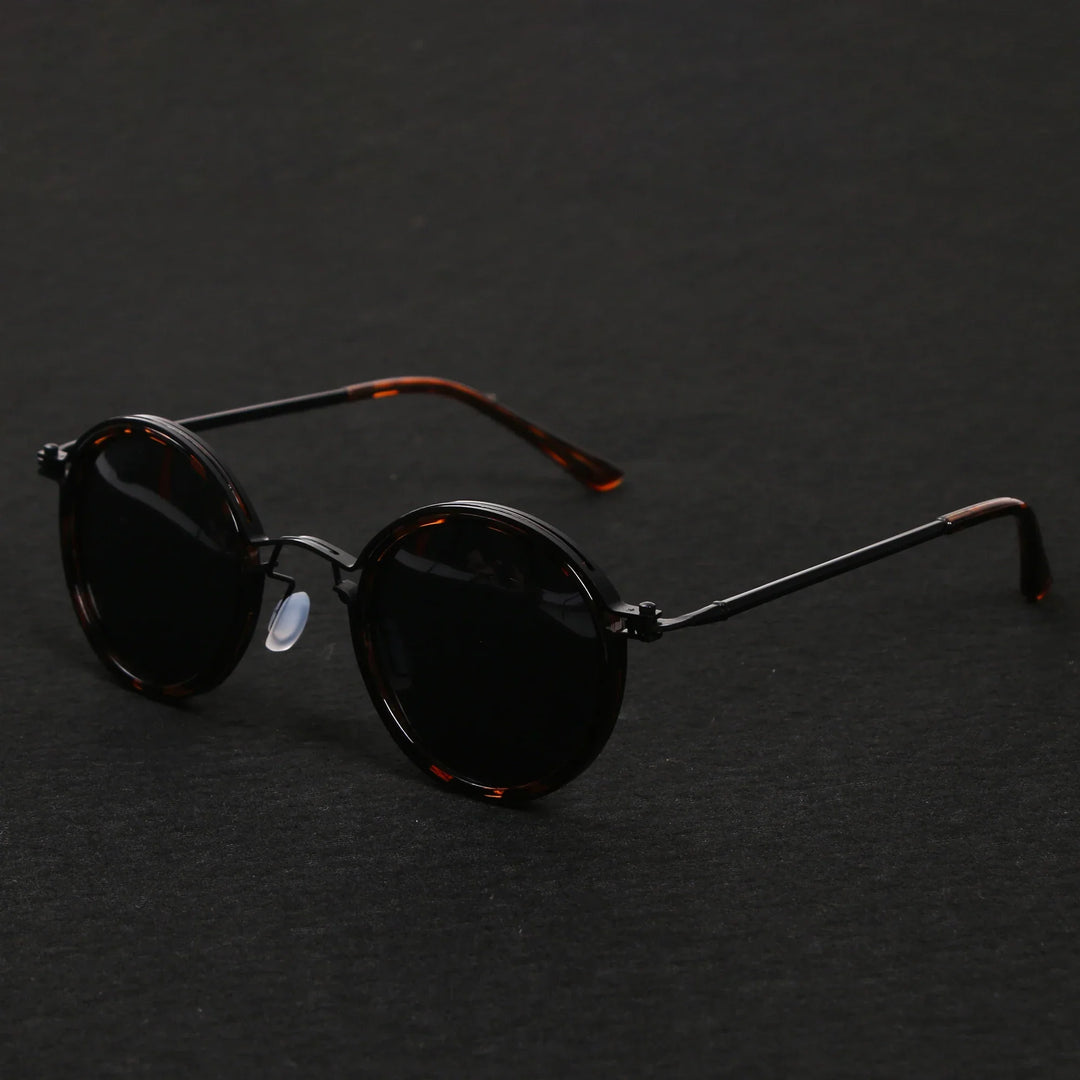 Stylish gold frame unisex sunglasses with polarized UV400 lenses for fashion and eye protection.