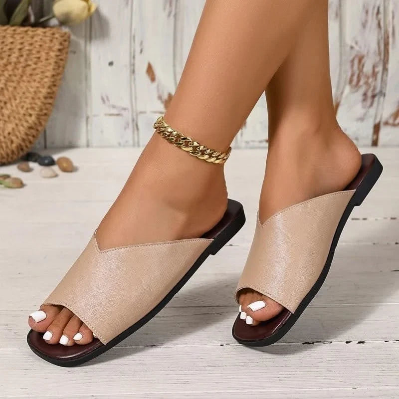 Casual women's open-toe flats, offering ultimate comfort and an effortless summer look.