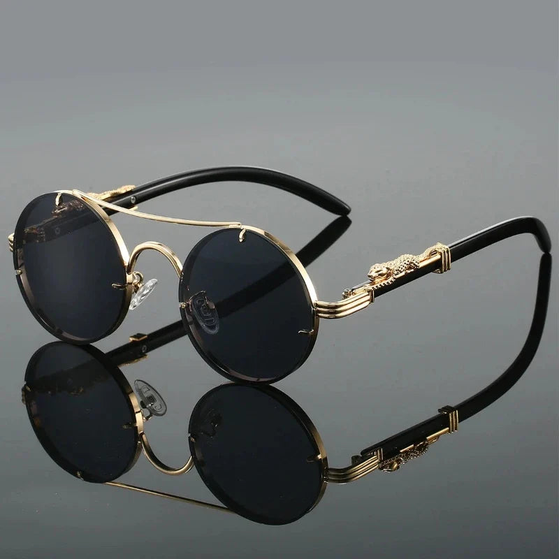 Chic wood-side sunglasses with gradient lenses. Unisex eyewear providing UV400 sun protection & a stylish look.