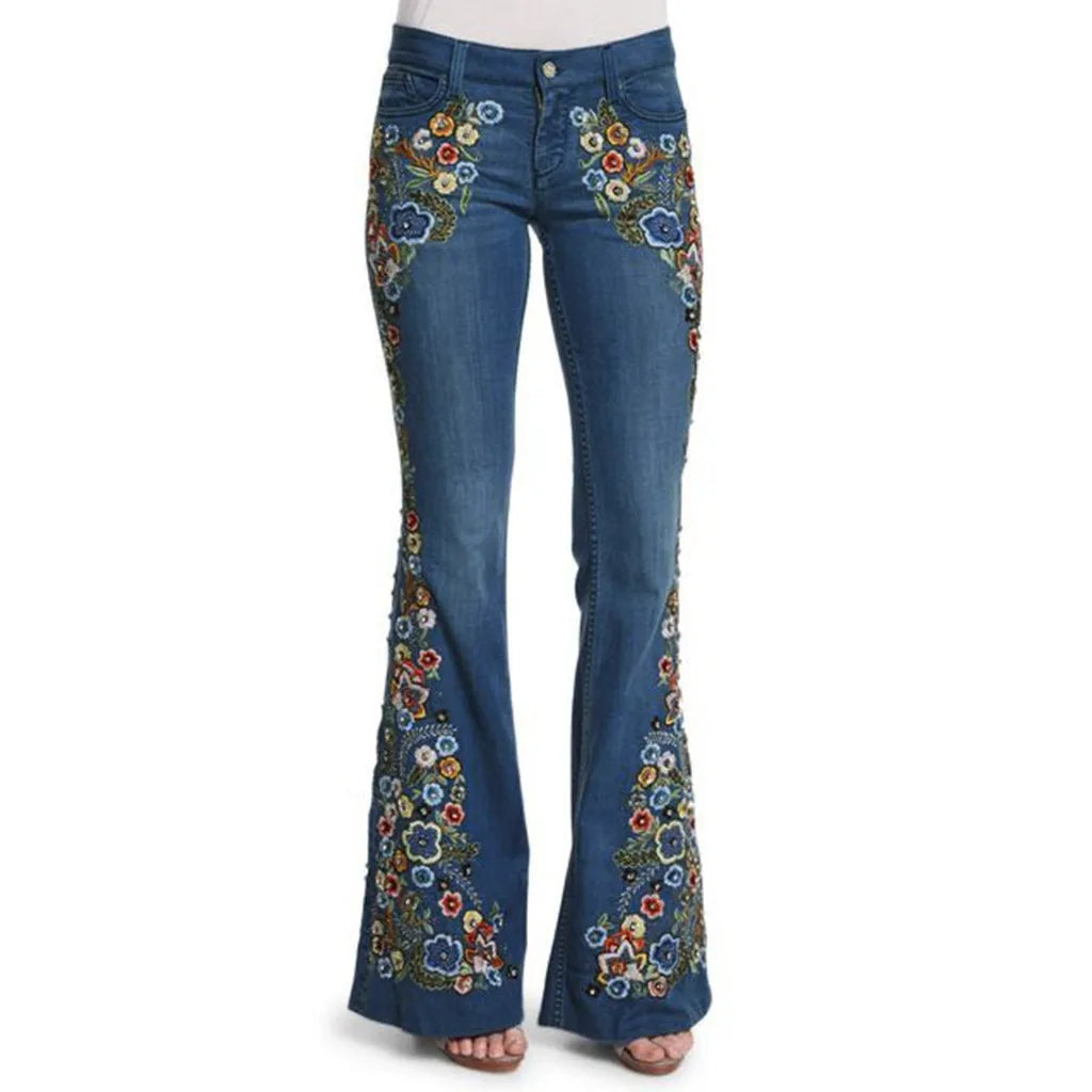 Model wearing women's light blue high-waist 90s vintage jeans, showcasing the flattering retro denim fit.