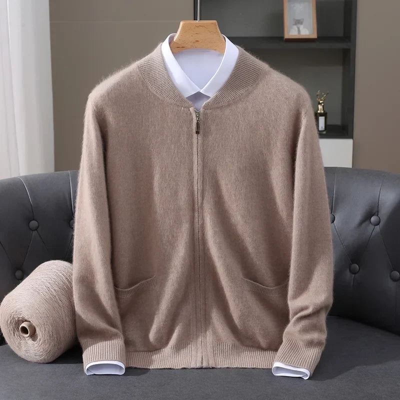Versatile men's full-zip sweater. Refined knitwear for elegant style and comfortable everyday wear.
