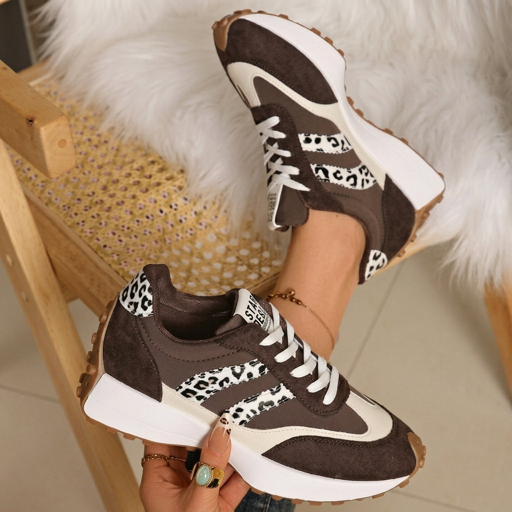 Comfortable women's sneakers, ideal for walking, with orthopedic support and cushioning.