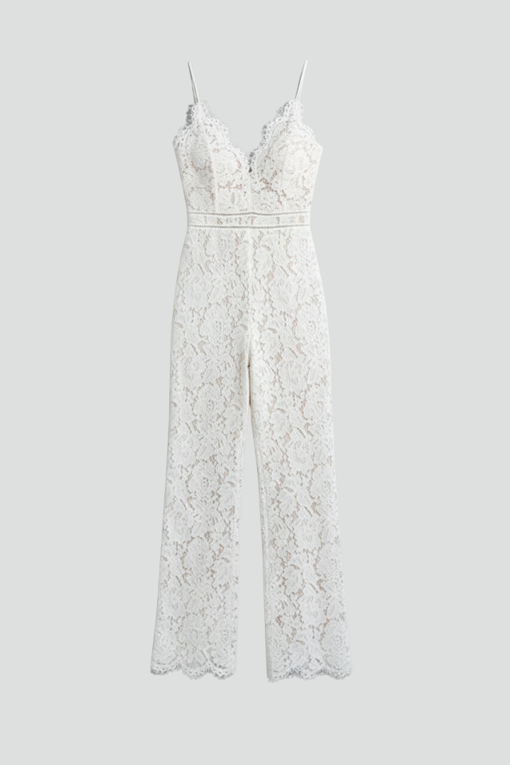 Elegant women's V-neck jumpsuit with straight leg. Perfect for evening wear & parties. Chic sleeveless design.
