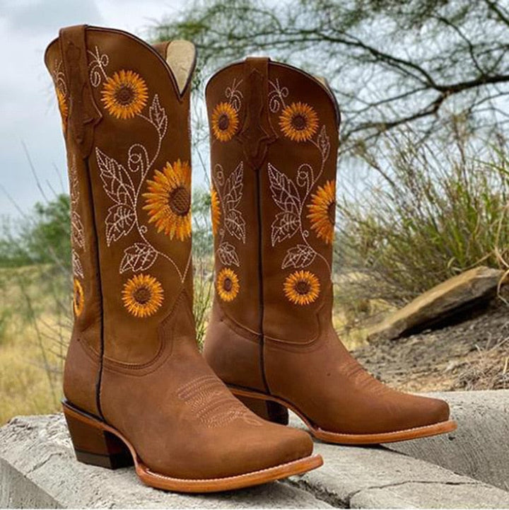 Comfortable women's boho Ibiza Spirit boots, ideal for festival or casual everyday wear.