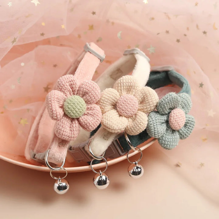 Adjustable cat collar in floral design, perfect pet accessory for small pets