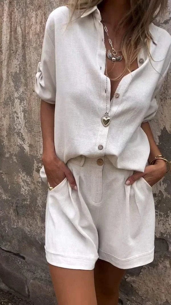 Chic women's relaxed two-piece set for summer. Comfortable, versatile, and stylish casual wear for warm weather.