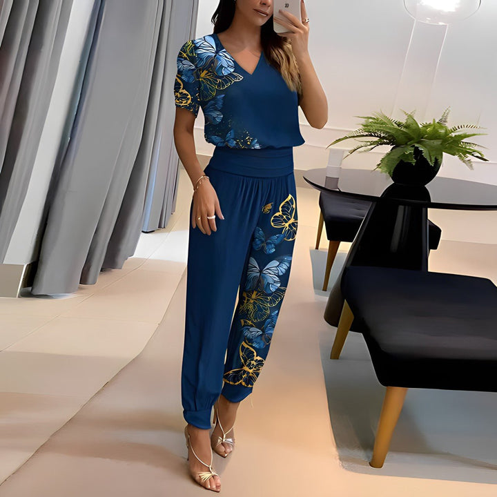 Comfortable & stylish women's two-piece loungewear set, ideal for spring/summer casual fashion. V-neck top & pants.