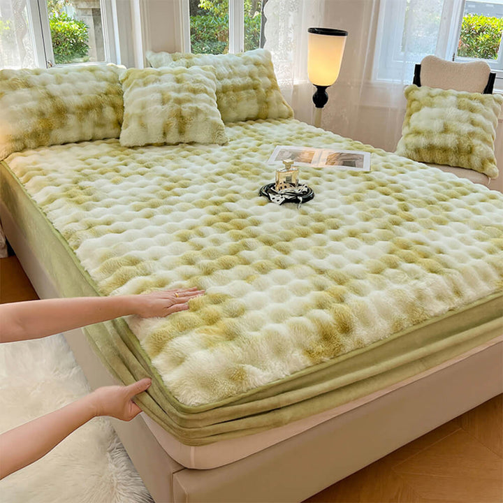 Fitted sheet made of cozy faux rabbit fur, designed for warmth and comfort, full bed view.