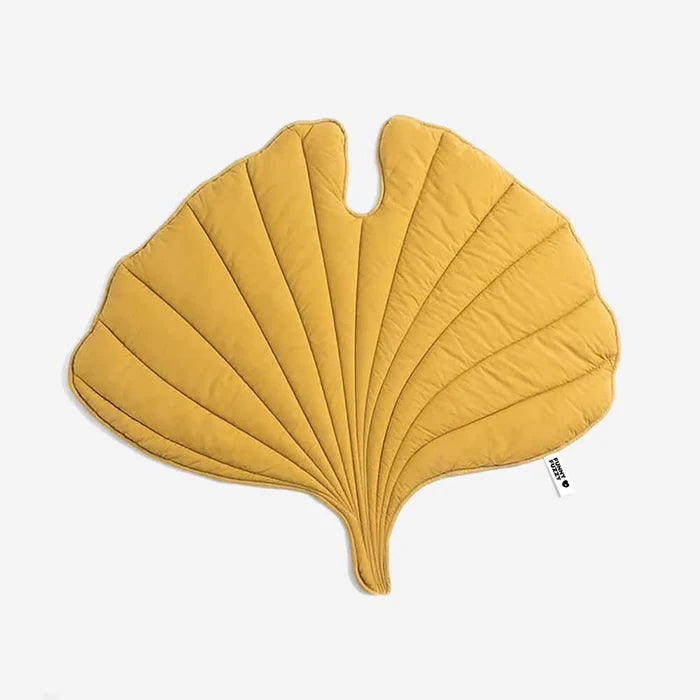 Cozy leaf design pet blanket, soft durable comfort mat for dogs and cats, machine washable.