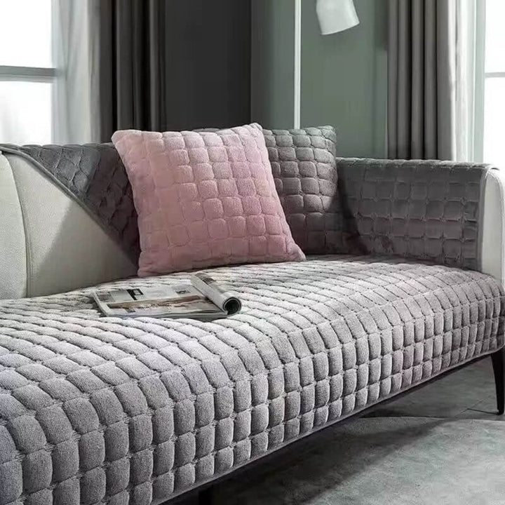 Pet-friendly flannel sofa cover, scratch-resistant & anti-slip. Square quilted design protects couch from damage.