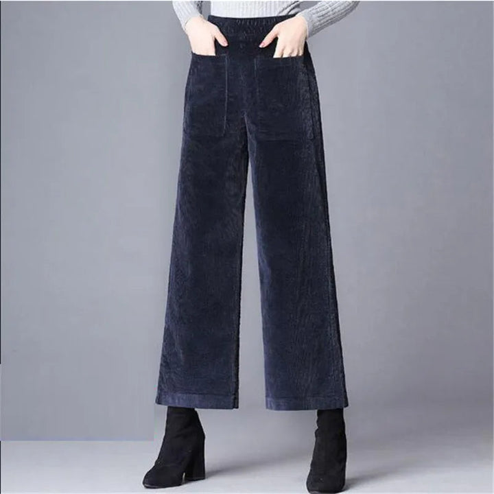Black noir women's high-waisted flare trousers with a flattering retro fit, ideal for chic casual outfits.