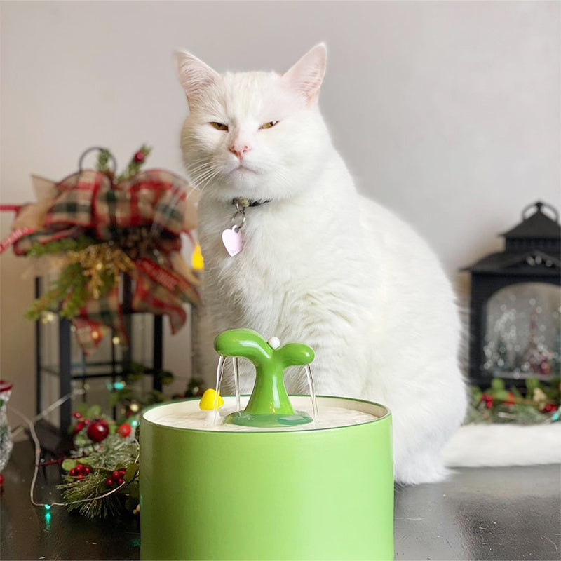 Automatic ceramic dog fountain with a large capacity, ideal for multiple pets or larger breeds.