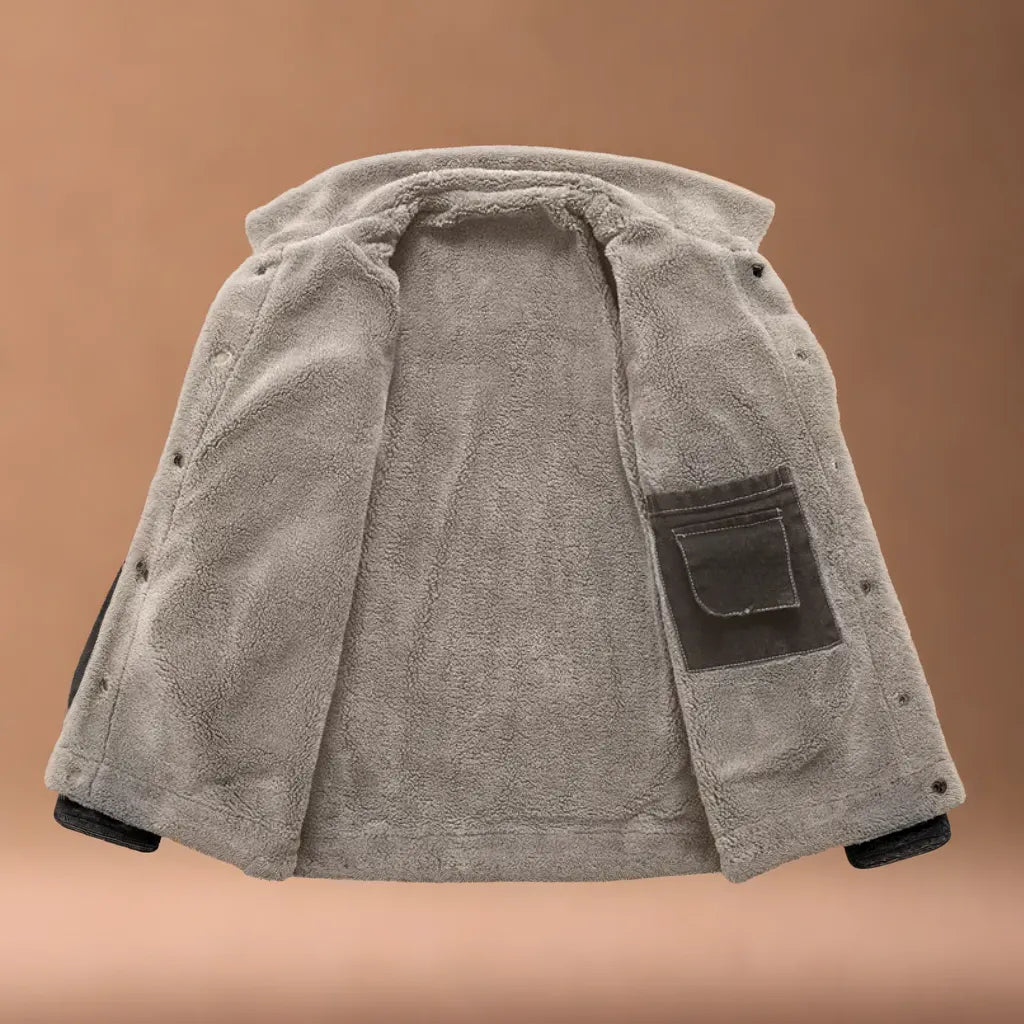 Warm unisex denim jacket, essential casual wear for everyday comfort and style.