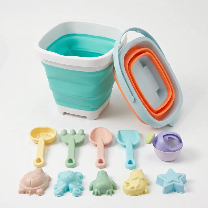 Children's creative play collapsible beach toy set with bucket, shovel, & animal molds. Ideal for summer outdoor fun.