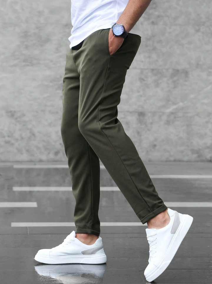 Men's versatile stretch bottoms, blending modern fit with premium comfort for everyday.