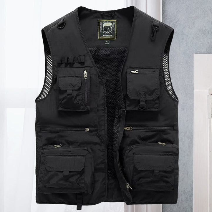 Comfortable men's multi-pocket vest, suitable for casual wear, streetwear, and effective layering.