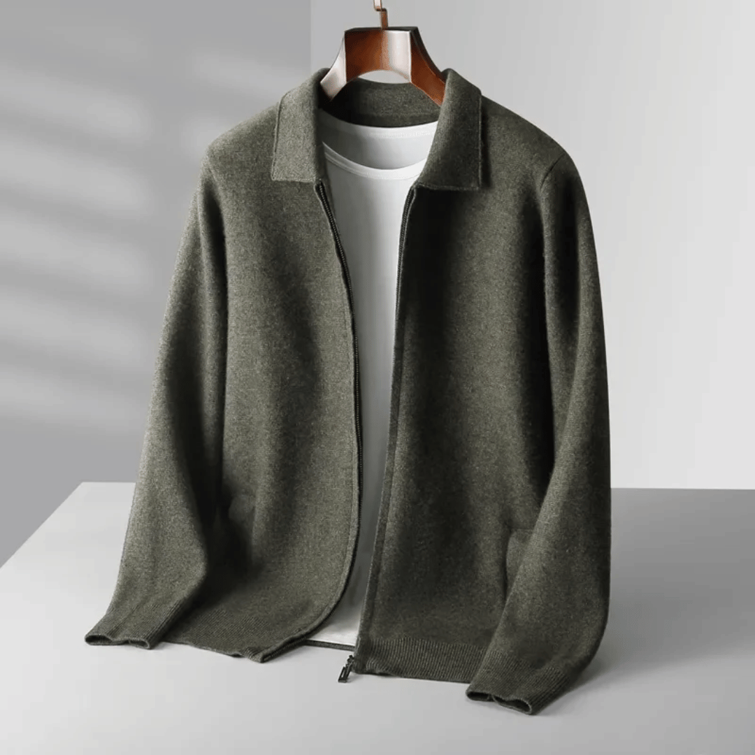 Fashionable men's zip-up cardigan, a comfortable knit jacket perfect for versatile smart casual layering.