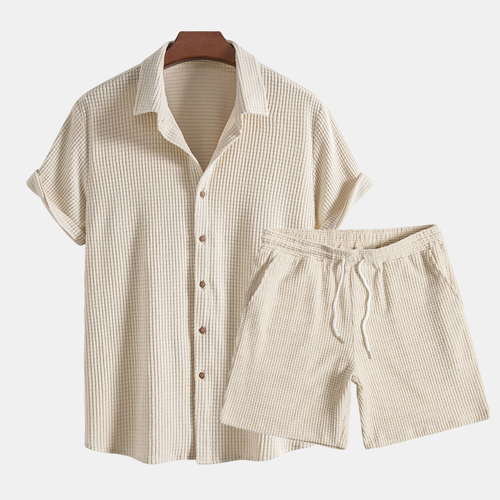 Men's casual summer set: short sleeve shirt & drawstring shorts for relaxed everyday wear.