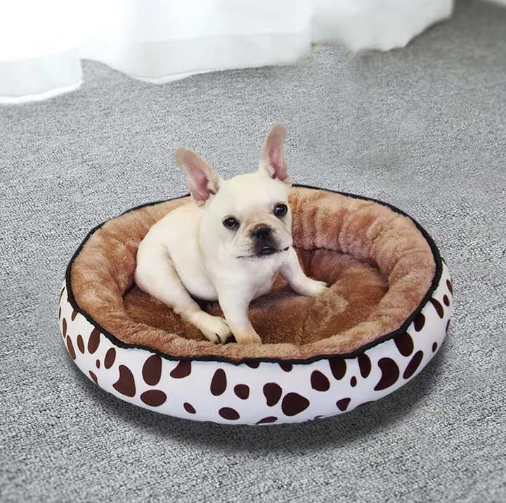 Cozy pet bed, easy-clean circular design with gray fabric and modern black polka dots