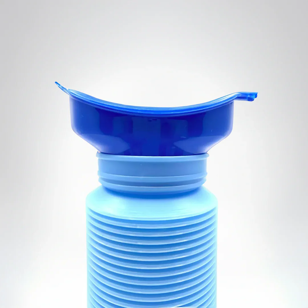 Durable 25 fl oz unisex portable urinal, a versatile emergency toilet and travel kit for car, camping, and outdoor needs.