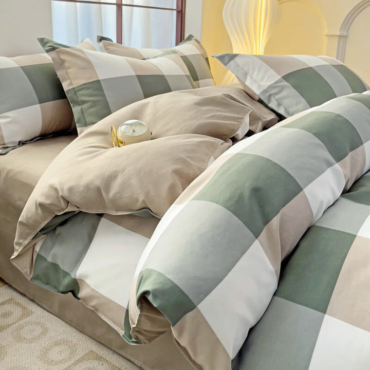 Soft breathable polyester sheet set with a contemporary plaid color block pattern, bedroom essential
