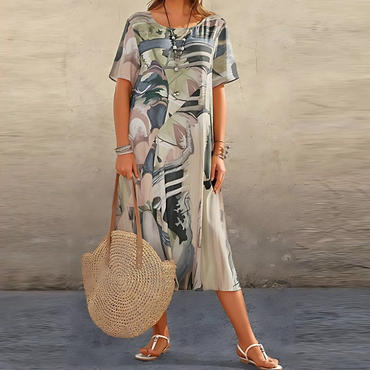 Chic plus size women's abstract print short sleeve maxi dress, perfect vacation wear and casual summer style.