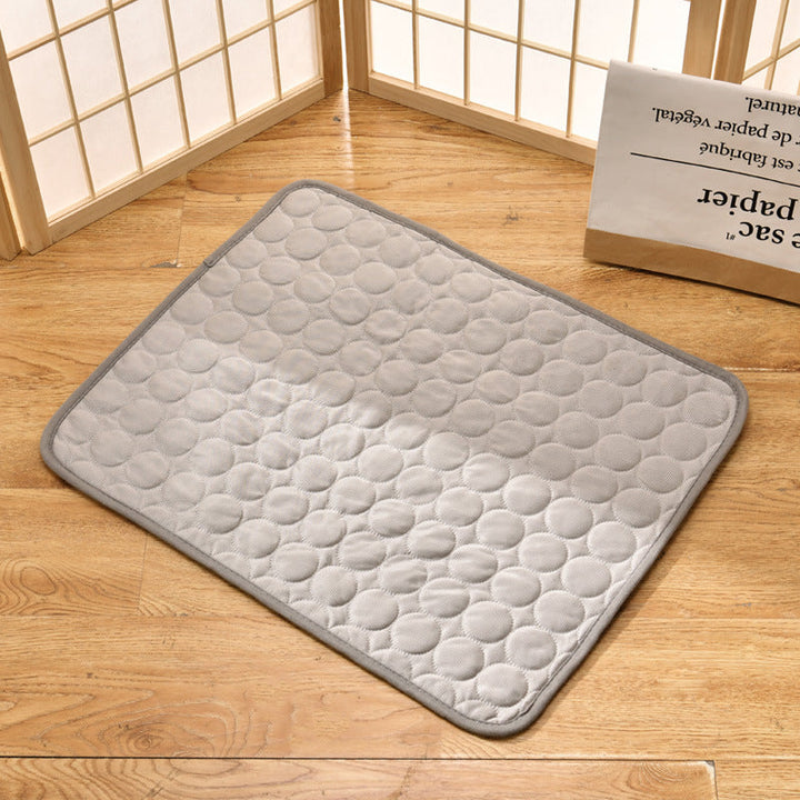 Detail of the non-toxic cooling gel inside a blue pet mat for dog & cat comfort