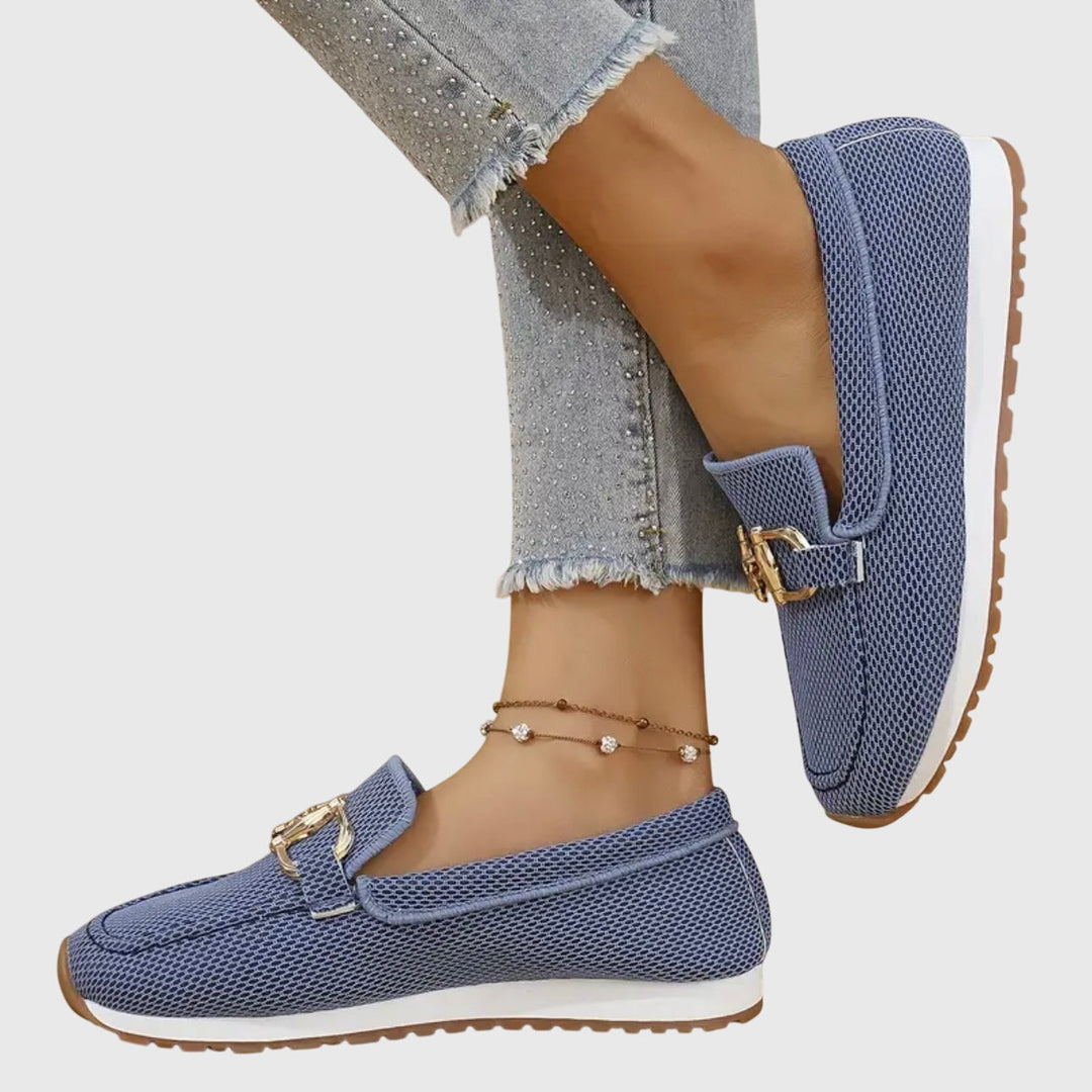 Versatile women's orthopedic flats, ideal for everyday wear, providing cushioned comfort.