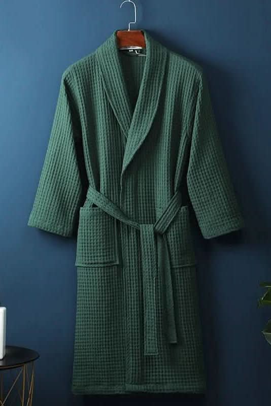 Unisex spa robe: a breathable cotton waffle bathrobe designed for relaxed comfort at home.