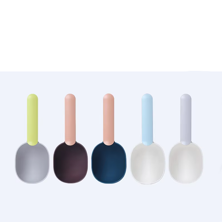 Pet feeding scoop with integrated hook, designed for unisex use and optimal portion control.