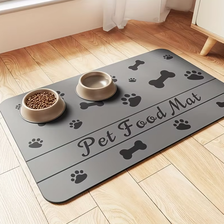 Non-slip cat bowl mat in silicone, waterproof and easy to clean, perfect for pet food.