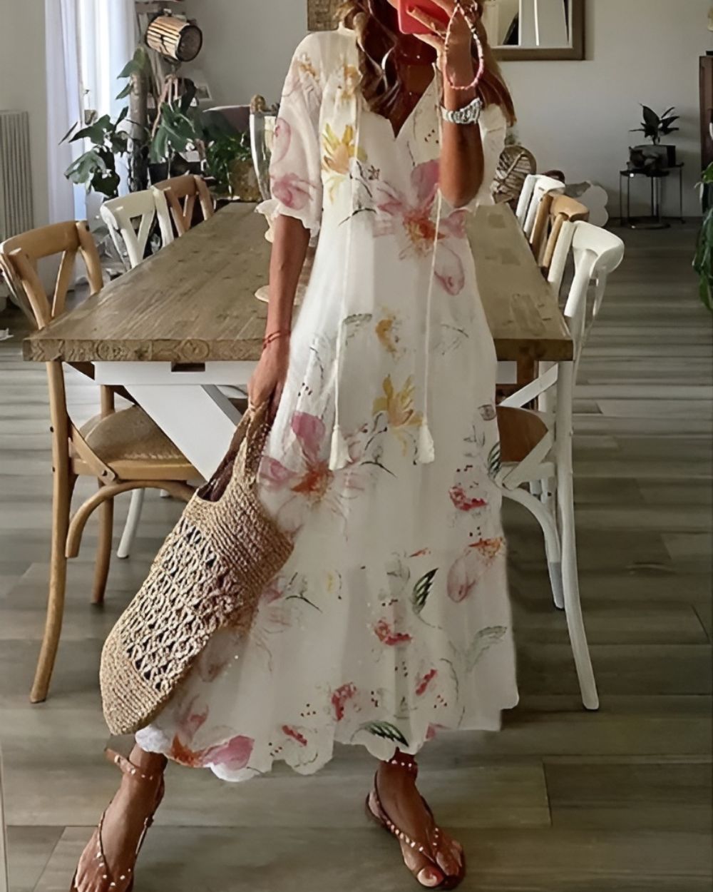 Casual yet chic women's maxi dress with adjustable straps. Ideal for summer outings & relaxed elegance.