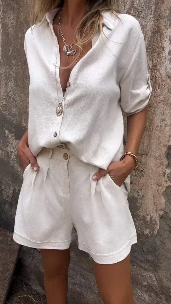 Comfortable women's relaxed fit shorts set, ideal for summer casual wear. Wrinkle-resistant fabric.