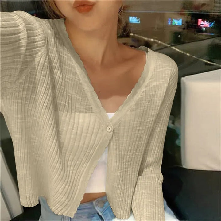 Women's one-size cropped button cardigan, lightweight & versatile for feminine style. Perfect casual layering.