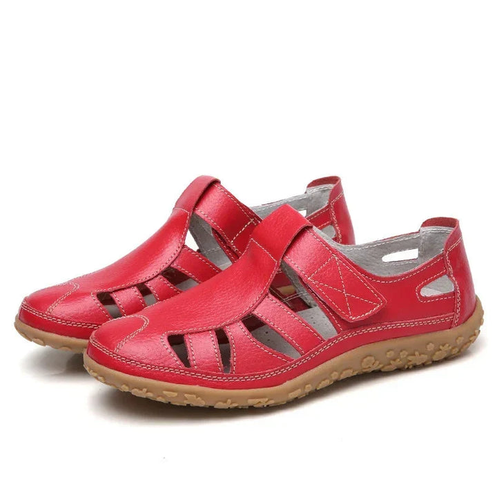 Close-up: Women's orthopedic sandal sole, highlighting non-slip grip and ergonomic arch support.