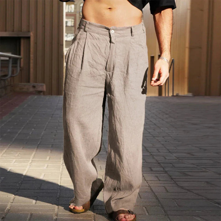 Modern men's pleated wide leg casual pants, offering a comfortable and fashionable loose fit.